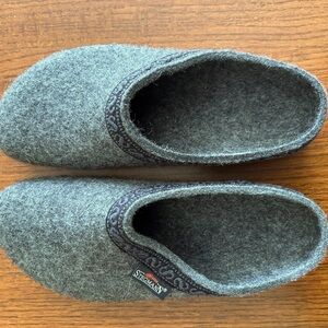 New Stegmann wool/cork clogs, size 9 women’s, gray, never worn